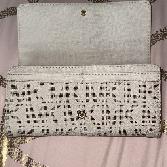 Michael Kors Gold and Cream Wallet - Picture 2 of 6